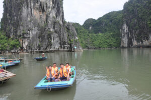 Gỡ khó cho sản phẩm du lịch mới trên Vịnh Hạ Long